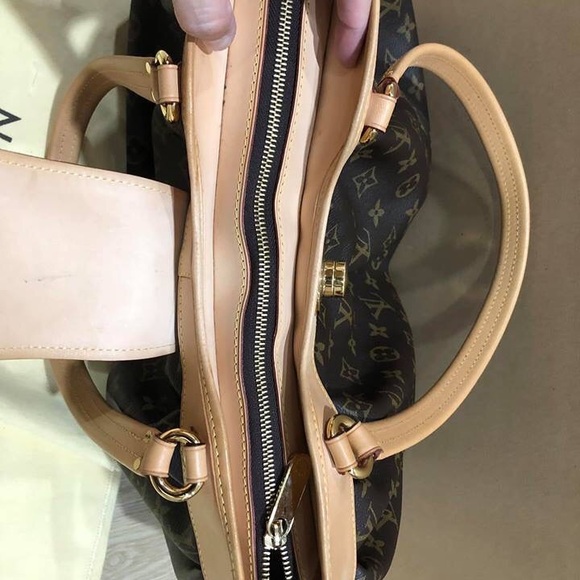 EUC Authentic Louis Vuitton Boetie MM - Picture 3 of 16